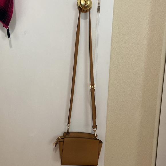 Small Michael Kors Handbag - Picture 3 of 14